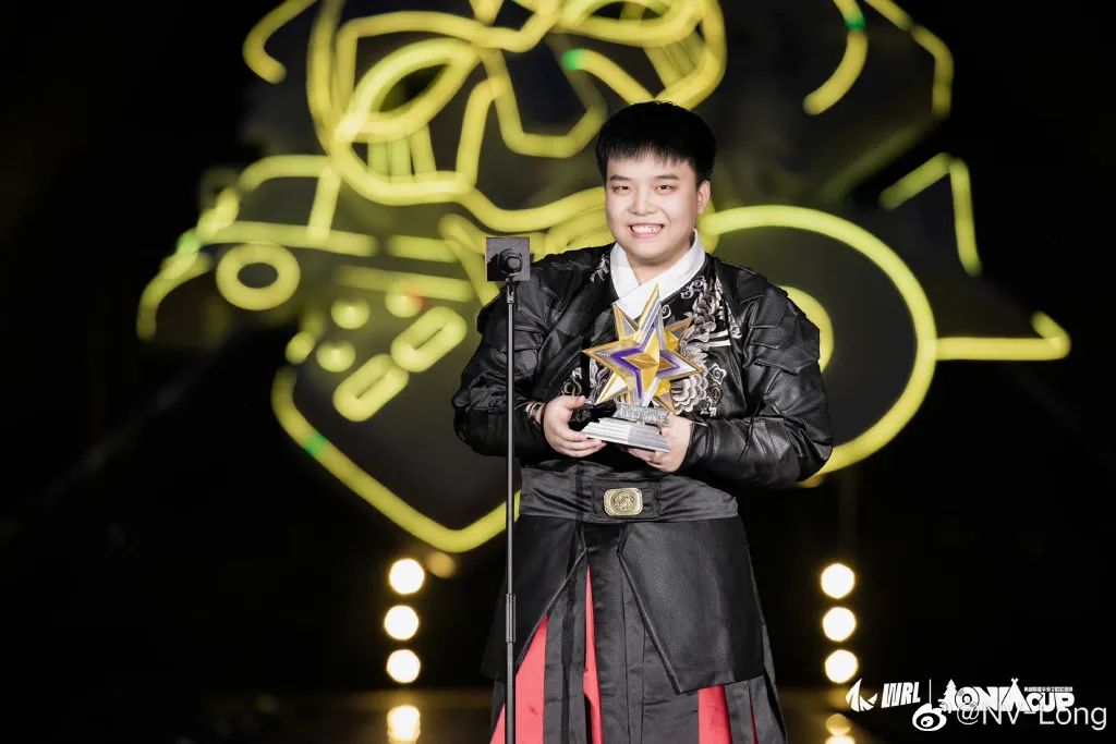 安旭龙双冠加冕FMVP 手游打野登顶之路