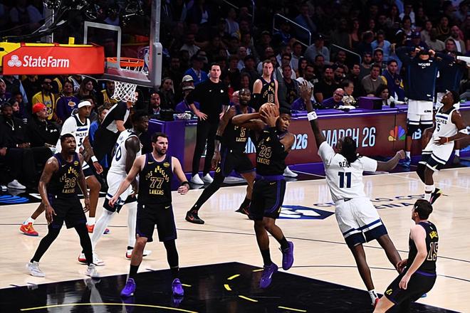 湖人逆转森林狼登顶西部第四 八村塁贡献关键数