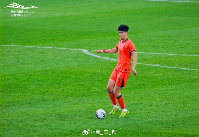 彭啸社交媒体盛赞新球场设计惊艳球迷热议