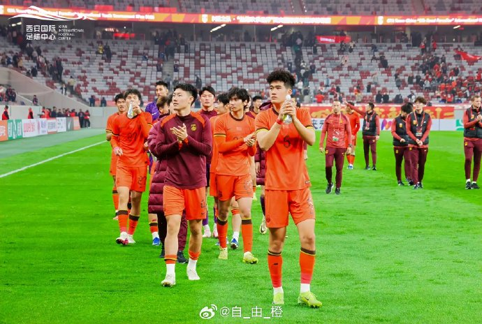 彭啸社交媒体盛赞新球场设计惊艳球迷热议