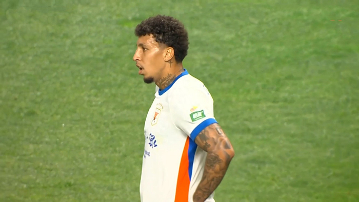 山东泰山阵容不整迎战大连英博 韩鹏调整战术应