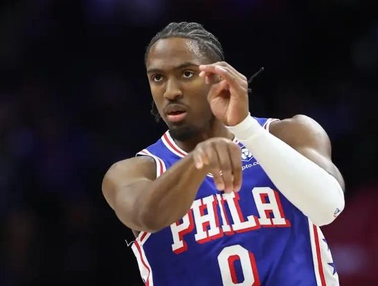 费城76人惨败活塞跌至东部第七 三核拼尽全力难