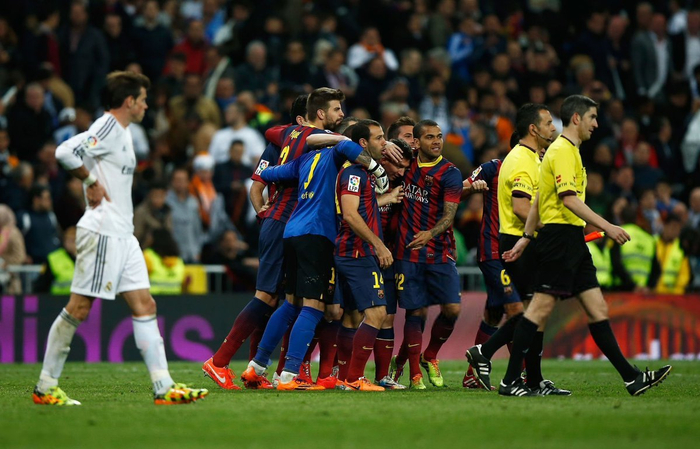 巴萨双杀皇马却无缘西甲冠军 诡异赛季上演惊天